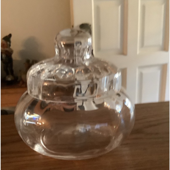 WEDGEWOOD CRYSTAL SMALL CANDY DISH WITH LID PRISTINE CONDITION THIN CRYSTAL - Picture 3 of 9